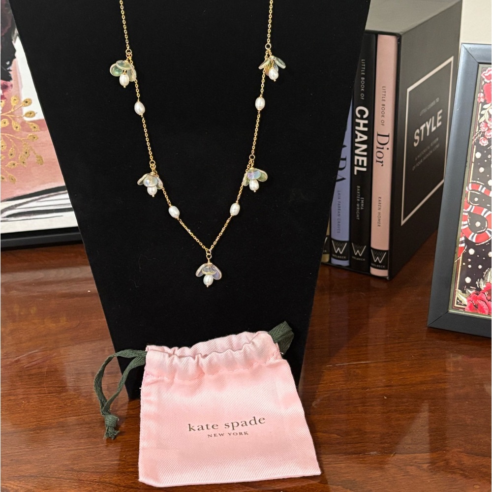 KATE SPADE - Painted Pearl Scatter Necklace. NWT - Picture 2 of 7